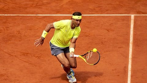 她的发球精 她的发球精